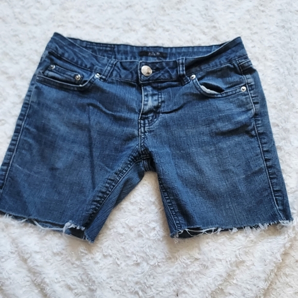 Cute cut-off denim shorts size 3 - Picture 1 of 7